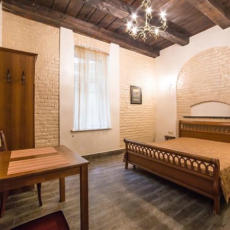 Apartment On Valova 16-2- 2 Minutes To Market Square リヴィウ エクステリア 写真