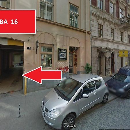 Apartment On Valova 16-2- 2 Minutes To Market Square リヴィウ エクステリア 写真