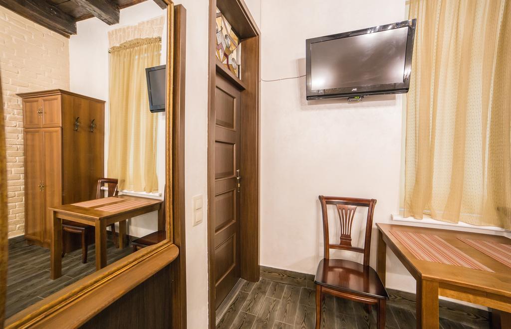 Apartment On Valova 16-2- 2 Minutes To Market Square リヴィウ エクステリア 写真