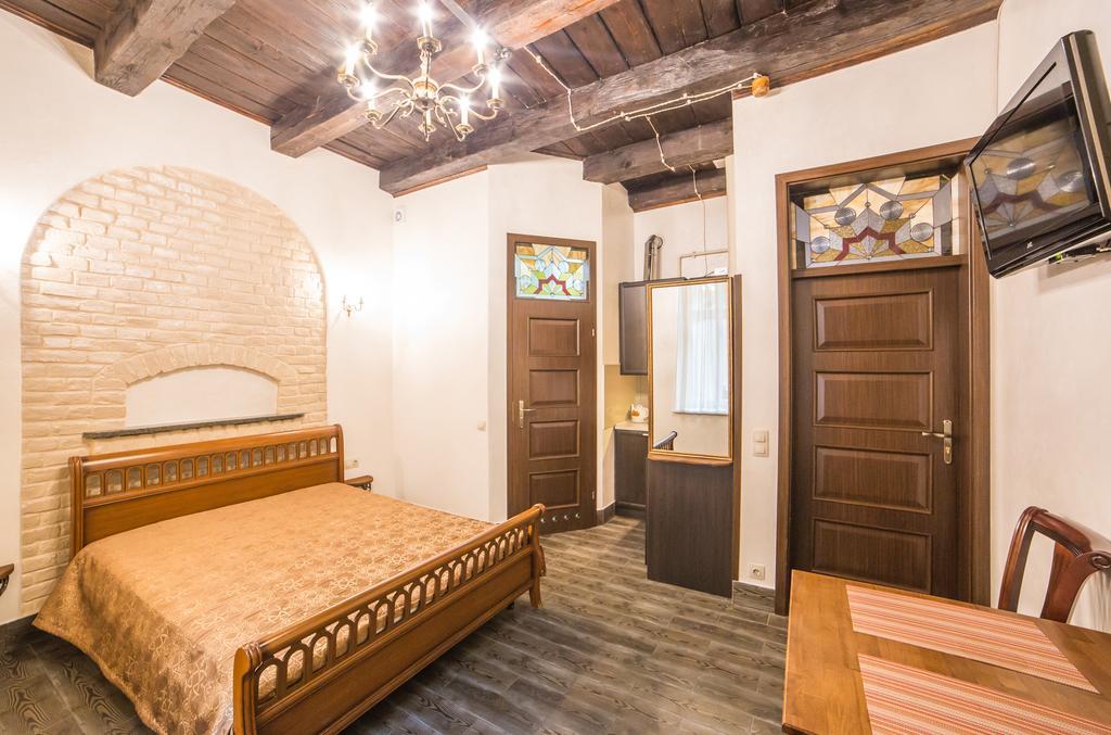 Apartment On Valova 16-2- 2 Minutes To Market Square リヴィウ エクステリア 写真