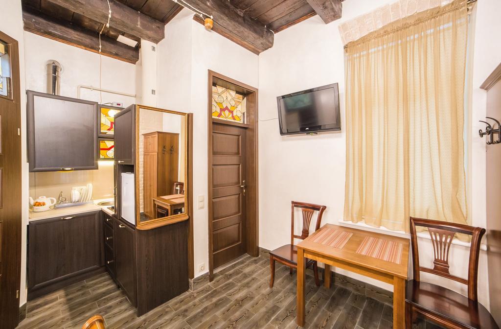Apartment On Valova 16-2- 2 Minutes To Market Square リヴィウ エクステリア 写真