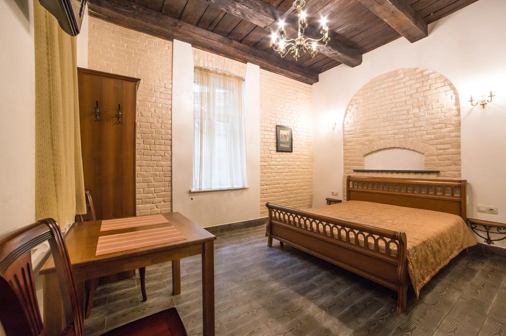 Apartment On Valova 16-2- 2 Minutes To Market Square リヴィウ エクステリア 写真